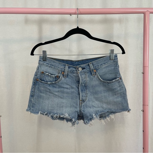Levi’s 501 Distressed Button Fly Denim Shorts size 26 - Picture 1 of 5